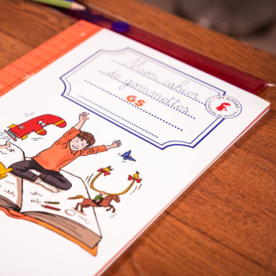 Mon cahier de gommettes Les Alphas – Maternelle GS 🎨 | 1500 gommettes pour apprendre en s’amusant