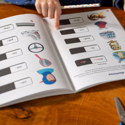 Mon cahier d’activités des sons complexes Les Alphas – 35 activités ludiques + 100 gommettes | Lecture dès 6 ans