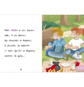 page intérieure texte d'un côté illustration de l'autre où Petit Malin et Noémie sont surpris par quelque chose
