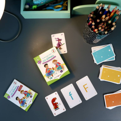 Je joue aux cartes avec Les Alphas – Jeu de 86 cartes pour apprendre les types d’écriture dès 5 ans Je joue aux cartes avec Les Alphas – Jeu de 86 cartes pour apprendre les types d’écriture dès 5 ans