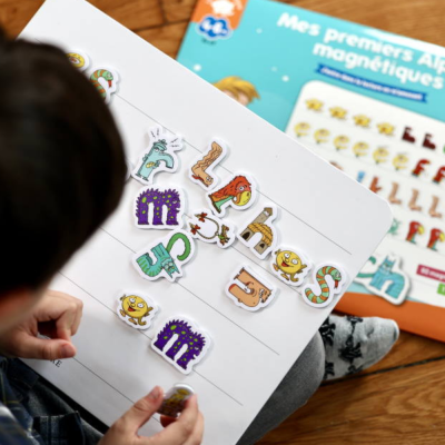 Mes premiers Alphas magnétiques – Tableau + 60 magnets pour découvrir les sons dès 4 ans (GS/CP) Mes premiers Alphas magnétiques – Tableau + 60 magnets pour découvrir les sons dès 4 ans (GS/CP)